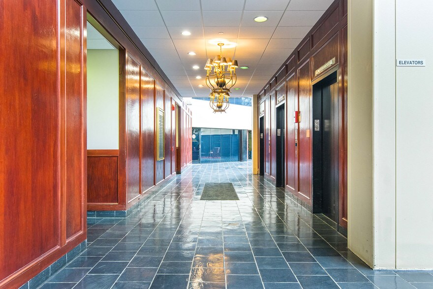 More Photos Of 771 Corporate Dr, Lexington Office For Lease