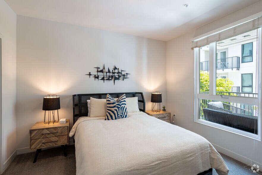 More Photos Of 687 S Hobart Blvd, Los Angeles Apartments For Lease