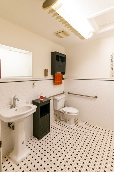 More Photos Of 260 Bloomfield Ave, Caldwell Office Residential For Lease