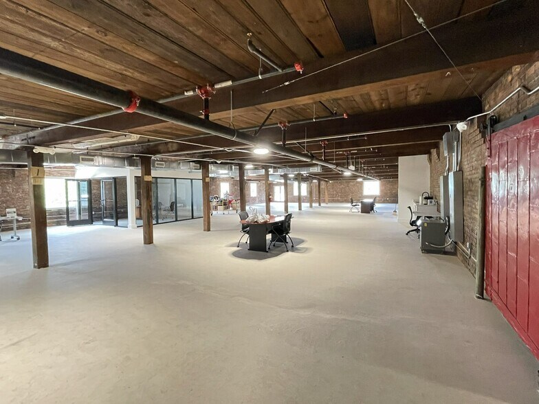 More Photos Of 701 Easley Bridge Rd, Greenville General Retail For Lease