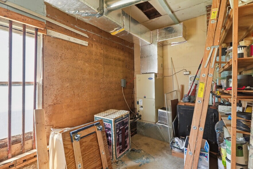 More Photos Of 31 S Front St, Burbank Storefront Retail Residential For Sale