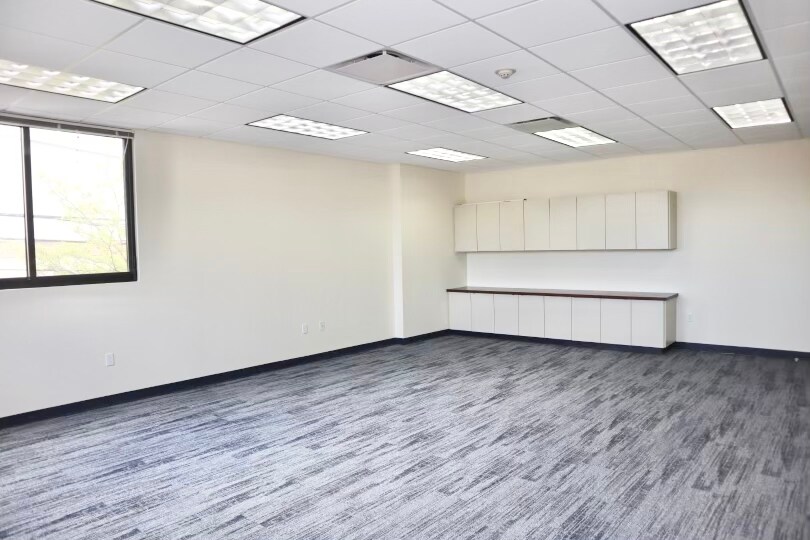 More Photos Of 23 Ryan St, Stamford Flex For Sale