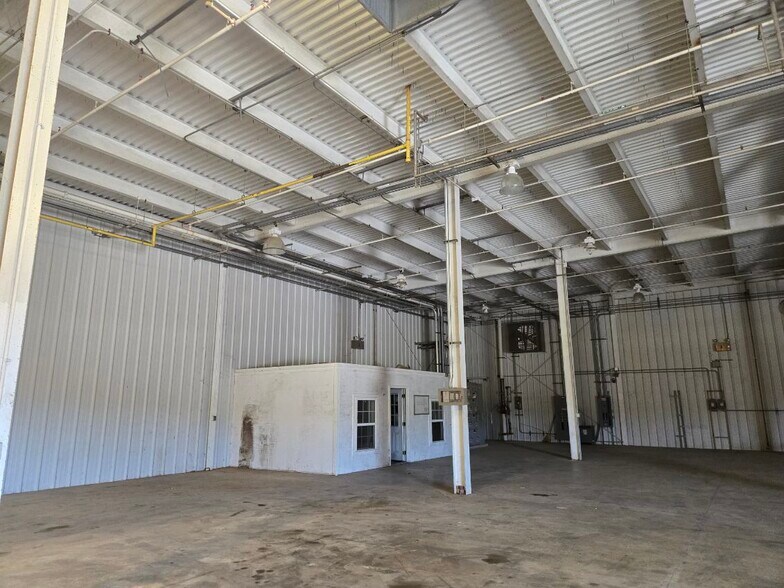 More Photos Of 1340 Valley Industrial Blvd, Valley Distribution For Lease