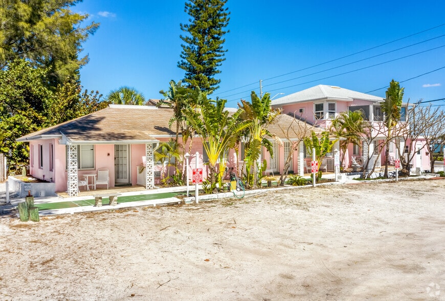 More Photos Of 10200 Gulf Blvd, Treasure Island Hotel For Sale