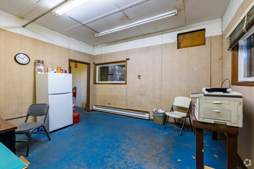 More Photos Of 630 George St, Marshfield Warehouse For Sale