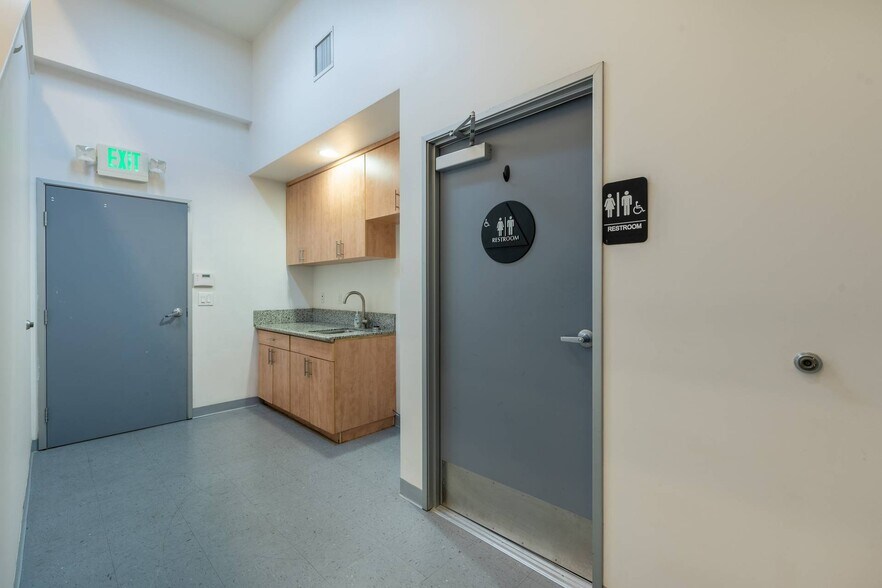 More Photos Of 1518-1520 W Magnolia Blvd, Burbank Storefront Retail Office For Sale