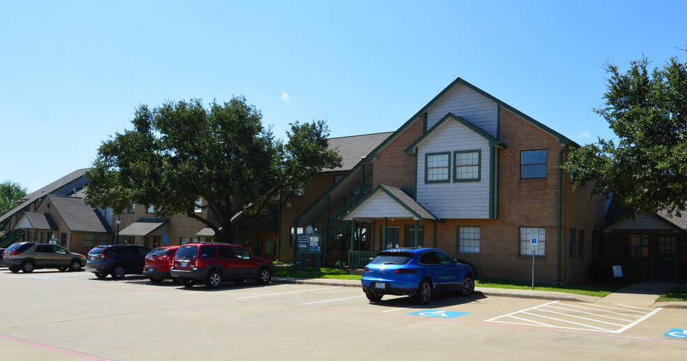 Primary Photo Of 412 N Main St, Euless Medical For Lease