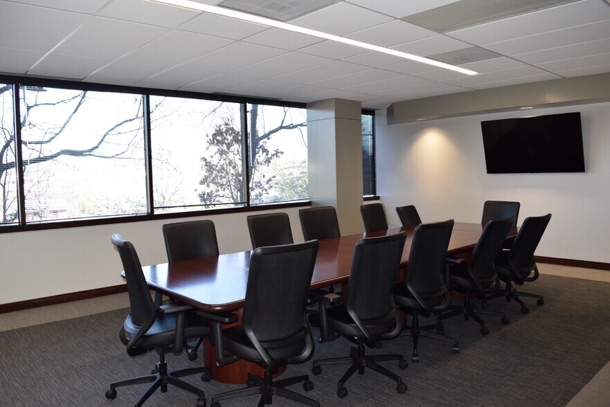 More Photos Of 10800 Financial Centre Pkwy, Little Rock Office For Lease