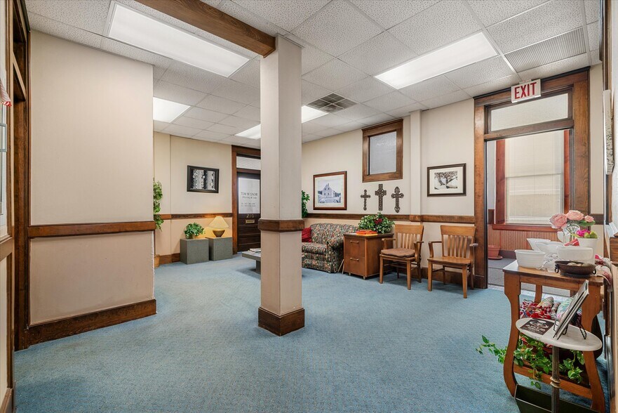 More Photos Of 102 E Moore Ave, Terrell Office For Sale