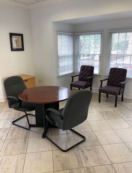 More Photos Of 27 Pine St, New Canaan Coworking Space