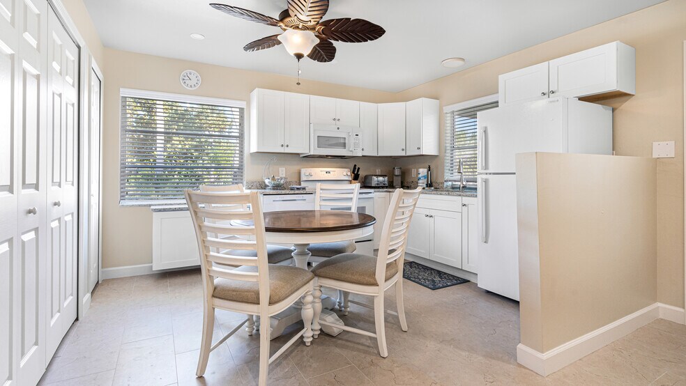 More Photos Of 832 Donax St, Sanibel Apartments For Sale