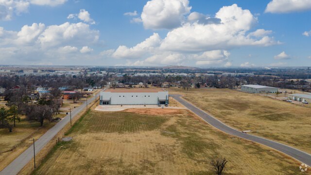 More Photos Of 4700 SW 25th Cir, Oklahoma City Warehouse For Lease