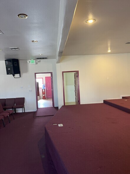 More Photos Of 8225 Main St, Los Angeles Religious Facility For Lease
