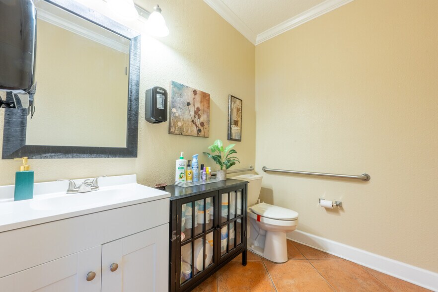 More Photos Of 6380 Phillips Hwy, Jacksonville Office For Lease