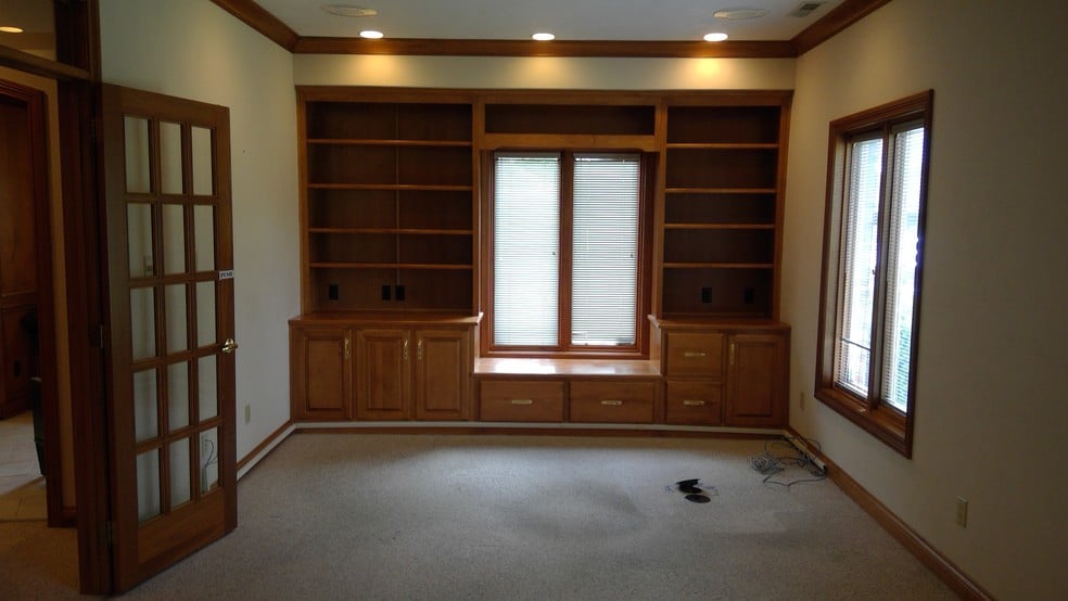 More Photos Of 633 Library Park Dr, Greenwood Office For Lease
