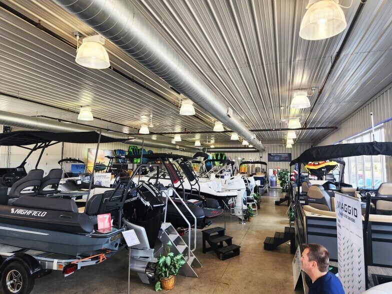 More Photos Of 400 Sussex St, Pewaukee Freestanding For Sale