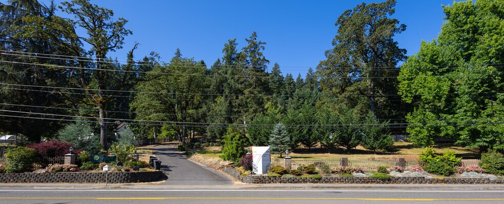 More Photos Of 20255 Willamette Dr, West Linn Specialty For Sale