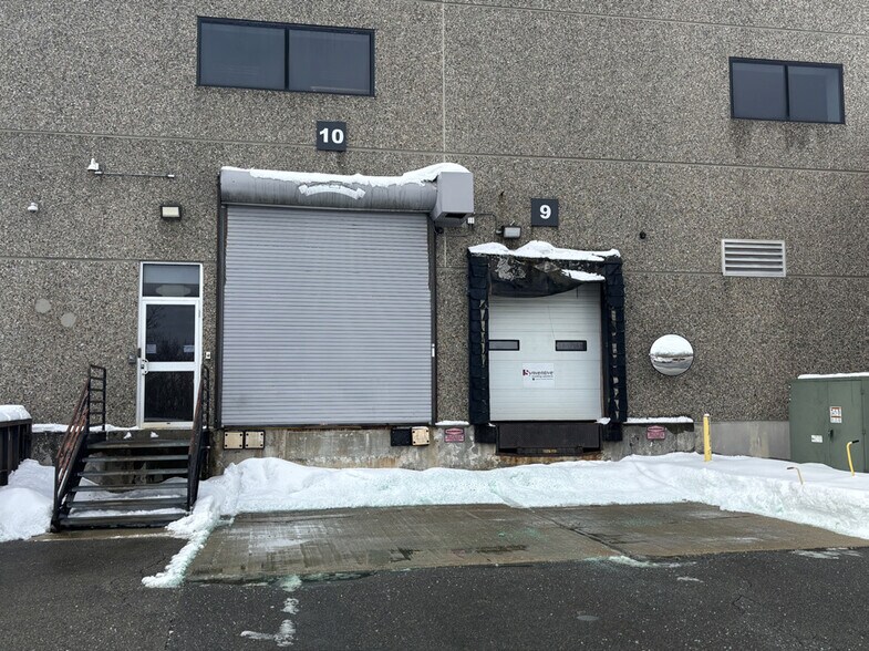 More Photos Of 10 Centennial Dr, Peabody Light Manufacturing For Lease