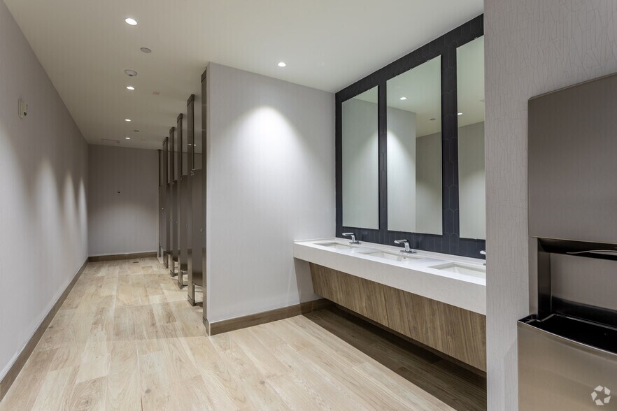 More Photos Of 1703 N Plano Rd, Richardson Unknown For Lease