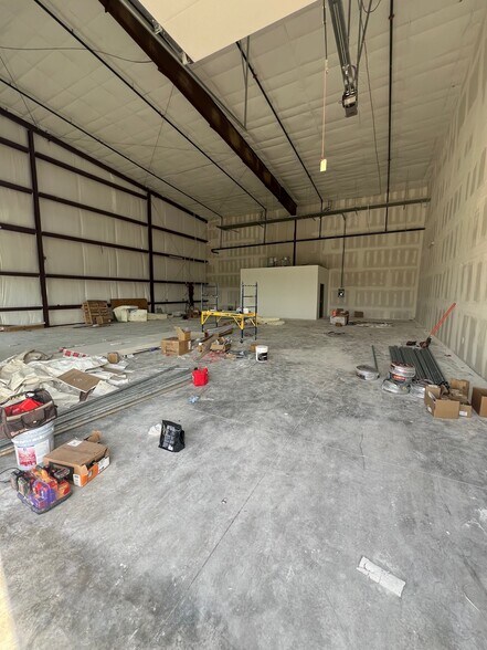 More Photos Of 1600 S Broadway Ave, Moore Unknown For Lease