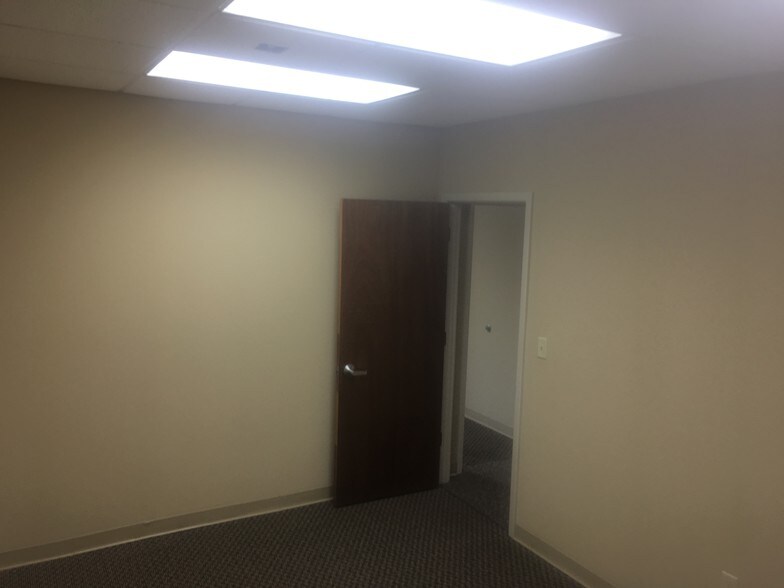 More Photos Of 6699 Fletcher Creek Cv, Memphis Warehouse For Sale