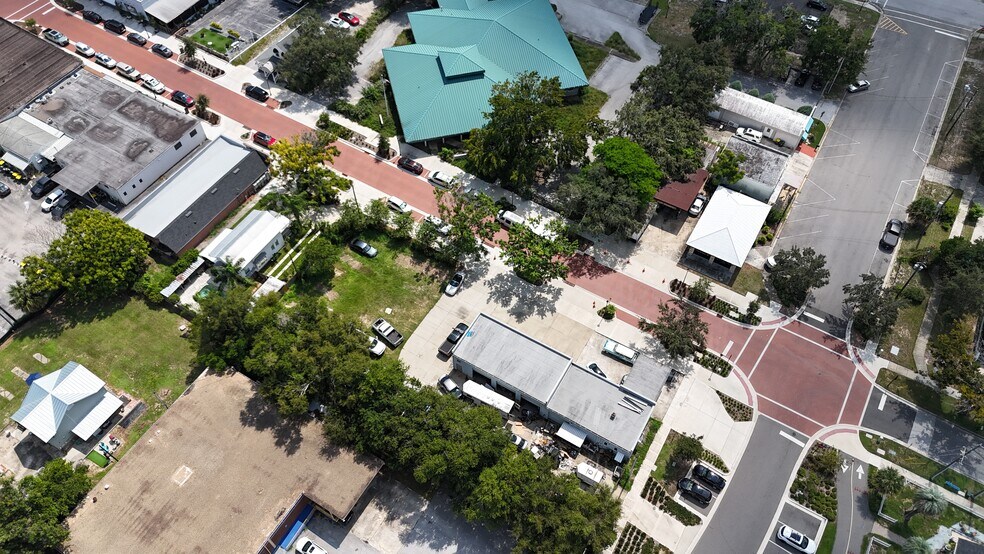 More Photos Of 898 W Montrose St, Clermont Freestanding For Sale