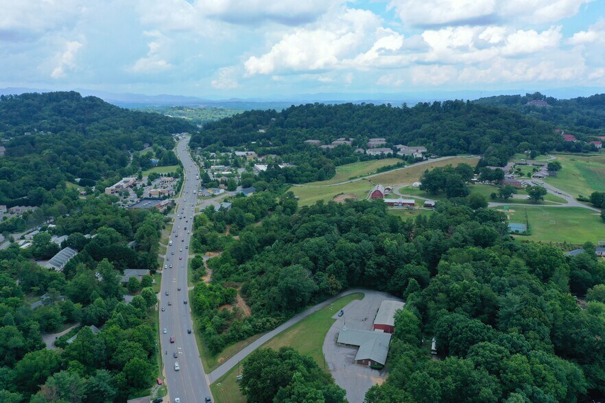 More Photos Of 325 New Leicester Hwy, Asheville Freestanding For Lease