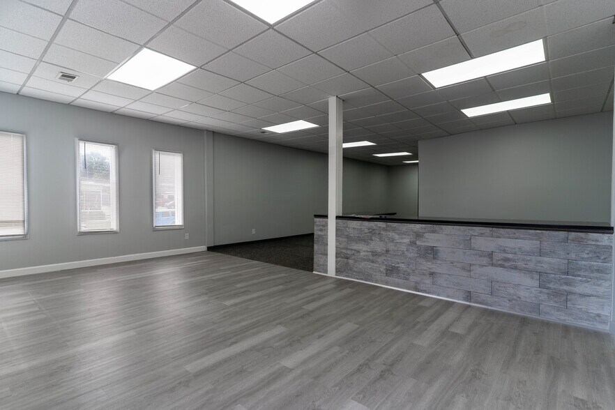 More Photos Of 415 S Kansas Ave, Olathe Warehouse For Lease