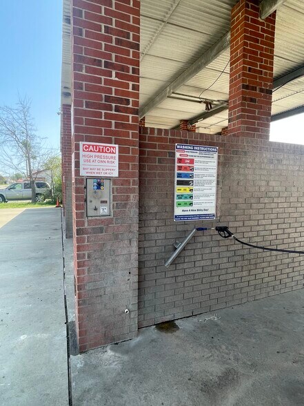 More Photos Of 931 E Dallas Ave, Cooper Self Storage For Sale