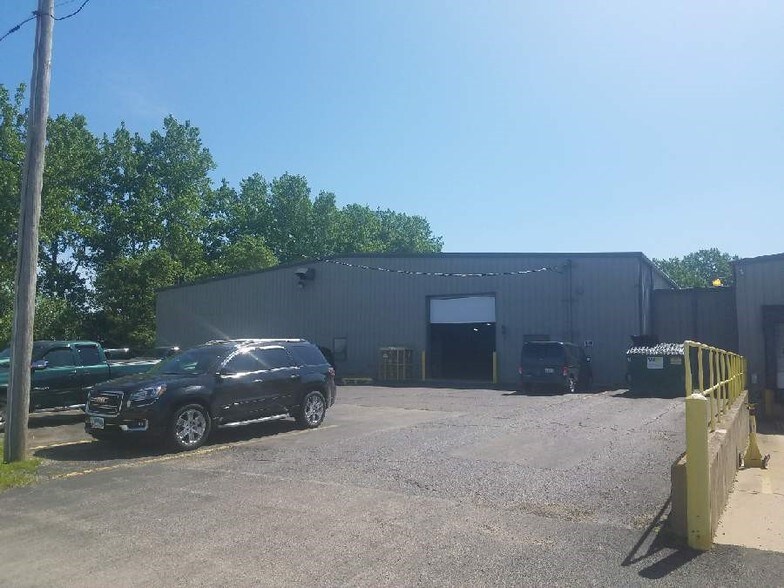 More Photos Of 32 Marquette Ave, Oglesby Warehouse For Lease
