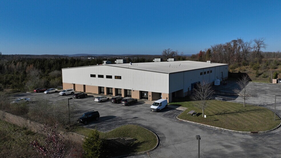 More Photos Of 15 Park Dr, Franklin Manufacturing For Lease