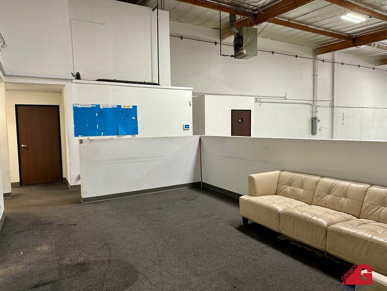 More Photos Of 9943 Canoga Ave, Chatsworth Warehouse For Lease