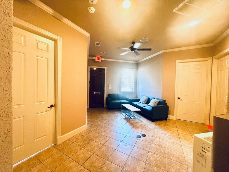 More Photos Of 5501 Louetta Rd, Spring Office For Sale