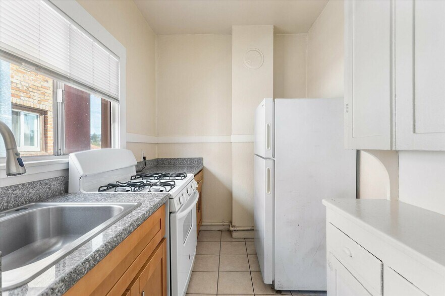 More Photos Of 3518-3530 Foothill Blvd, Oakland Apartments For Sale