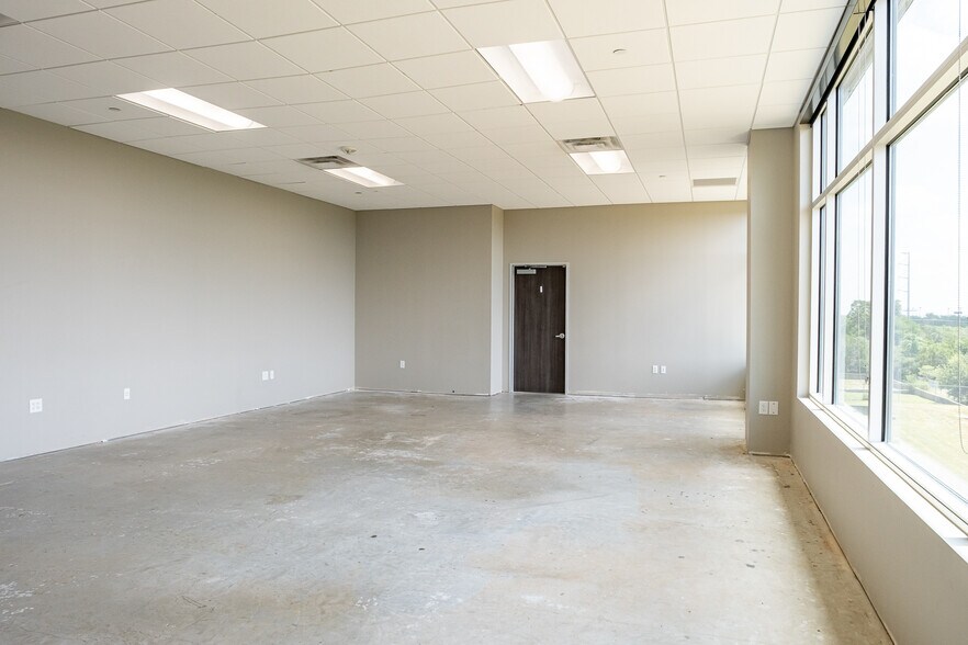 More Photos Of 5920 W William Cannon Dr, Austin Medical For Sale