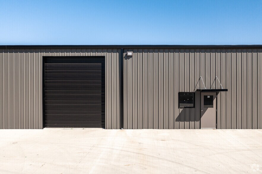 More Photos Of 4687 Johnson Ln, Argyle Warehouse For Lease