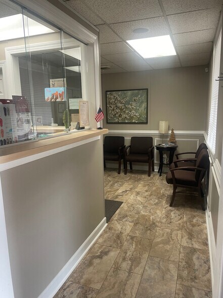 More Photos Of 727 J Clyde Morris Blvd, Newport News Office For Sale