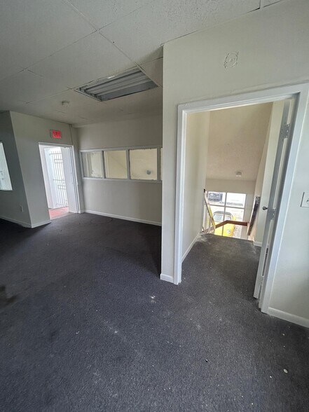 More Photos Of 7350 NW 7th St, Miami Flex For Lease