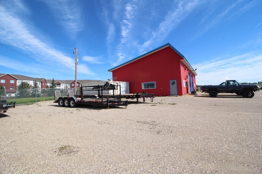 More Photos Of 3208 52 Av, Innisfail Warehouse For Sale
