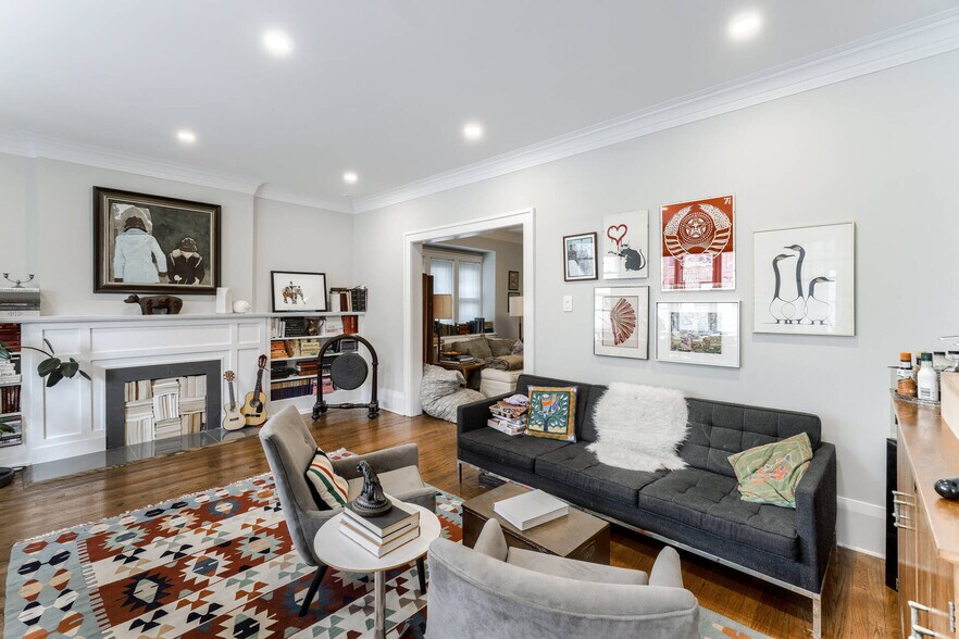 More Photos Of 4 Oriole Gdns, Toronto Apartments For Sale