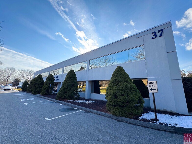 More Photos Of 37 Soundview Rd, Guilford Medical For Lease