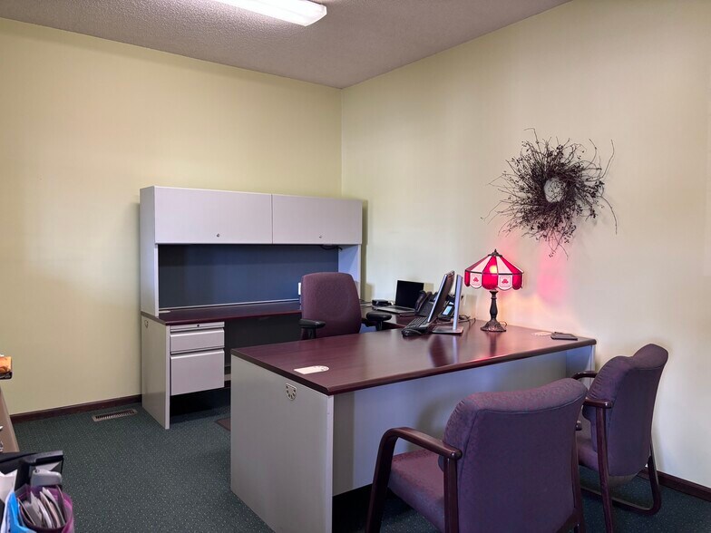 More Photos Of 814 S Main St, Lapeer Freestanding For Lease