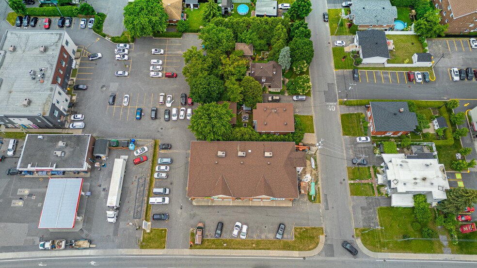 More Photos Of 900 Boul De Périgny, Chambly Freestanding For Lease