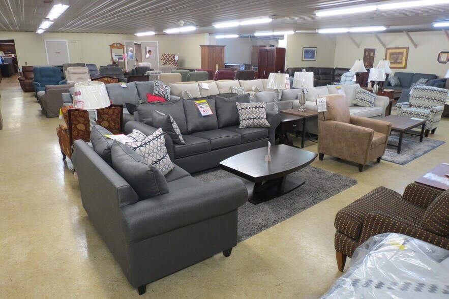 More Photos Of 16 Graybill Rd, Leola Freestanding For Lease