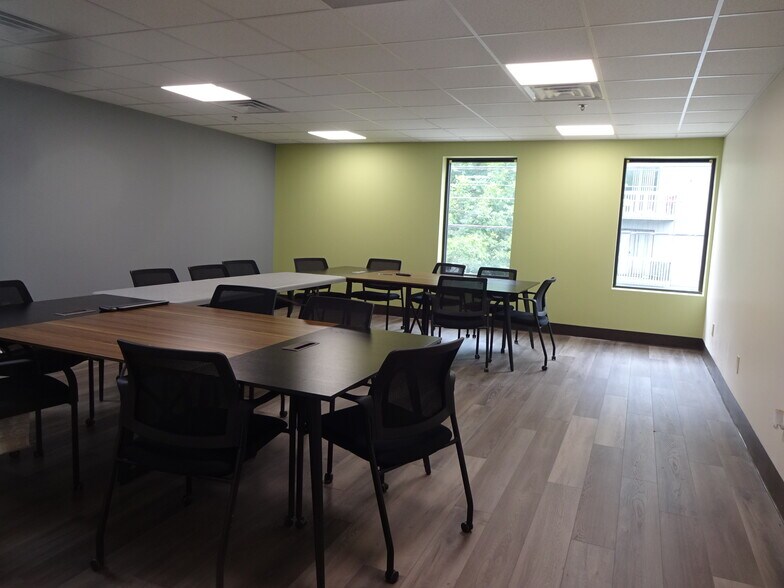 More Photos Of 4701 MacCorkle Ave SE, Charleston Medical For Sale