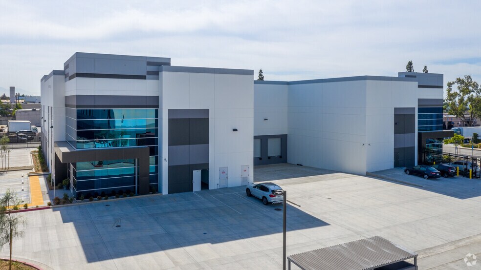 More Photos Of 4586 Brooks, Montclair Distribution For Lease
