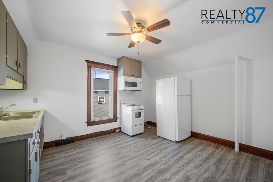 More Photos Of 448 7th Ave, Marion Office For Sale