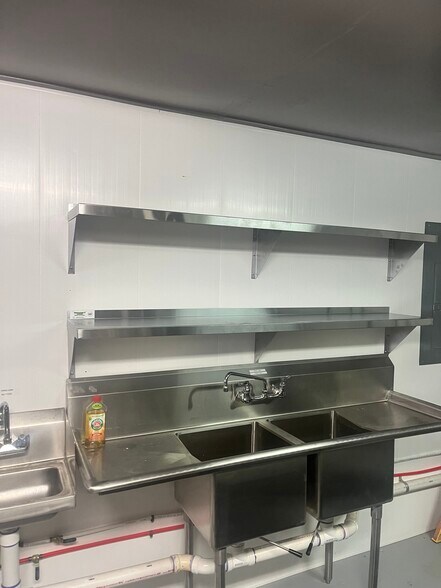 More Photos Of 111 E Dempsey St, Bryson General Retail For Lease