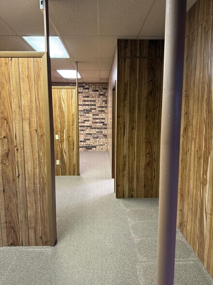 More Photos Of 2451 34th St, Lubbock Freestanding For Lease