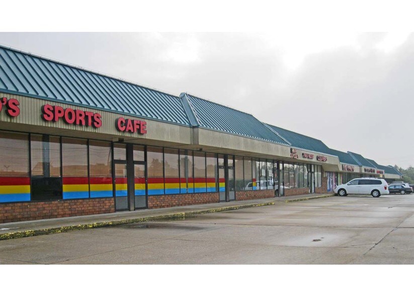 More Photos Of 19600-19654 W 130th St, Strongsville General Retail For Lease